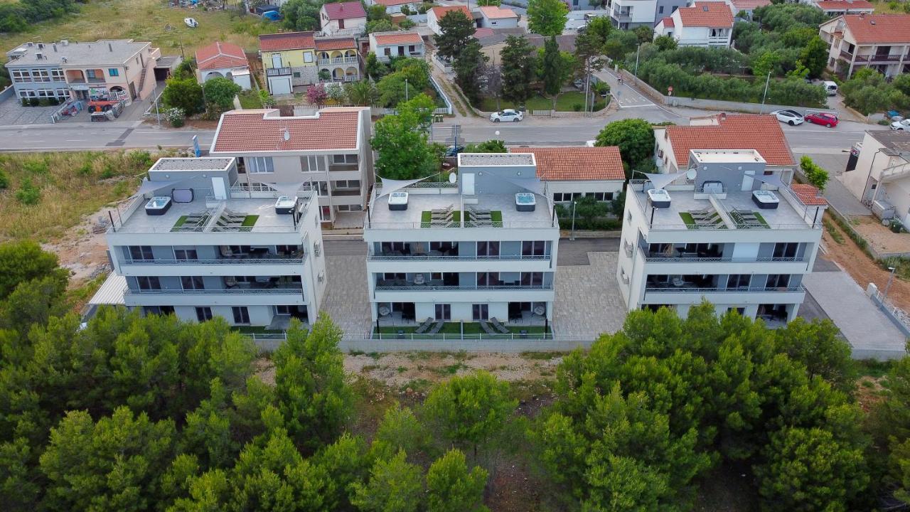 Number One Apartments Vir Eksteriør billede