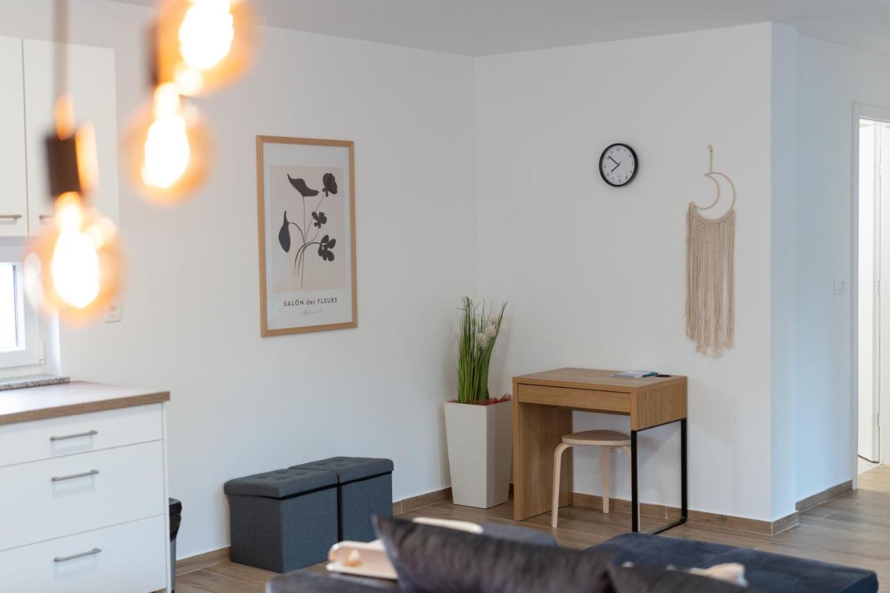 Number One Apartments Vir Eksteriør billede
